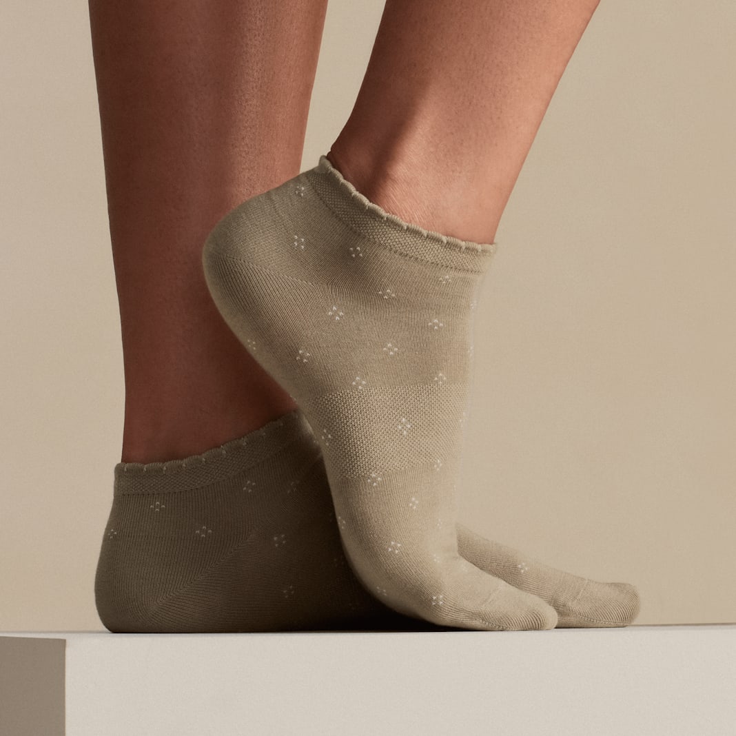 Women’s Scallop Lightweight Ankle Sock 4-Pack - Image 2