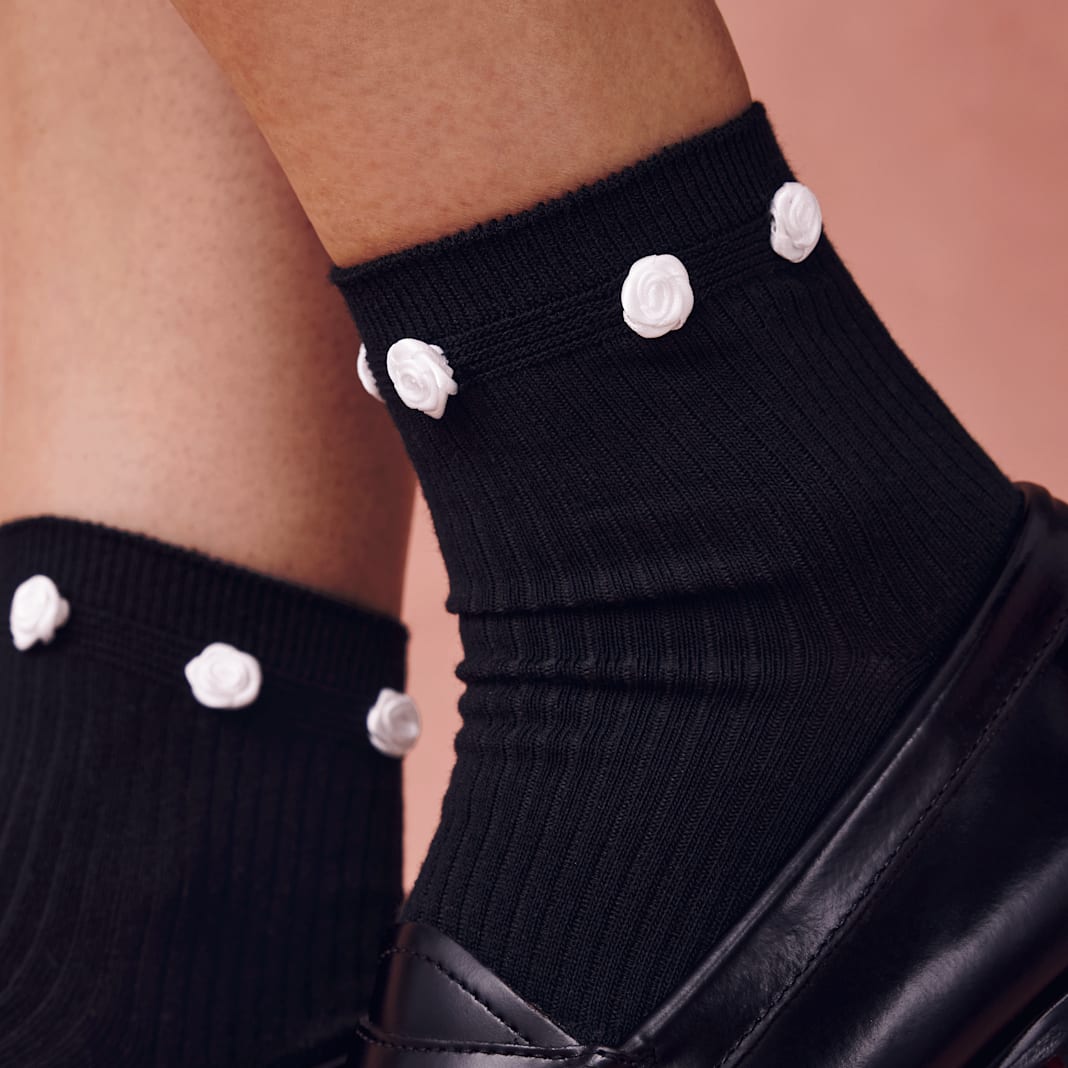 Women's Rosette True Rib Quarter Socks - Image 2